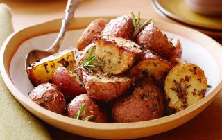 Garlicky roast potatoes
